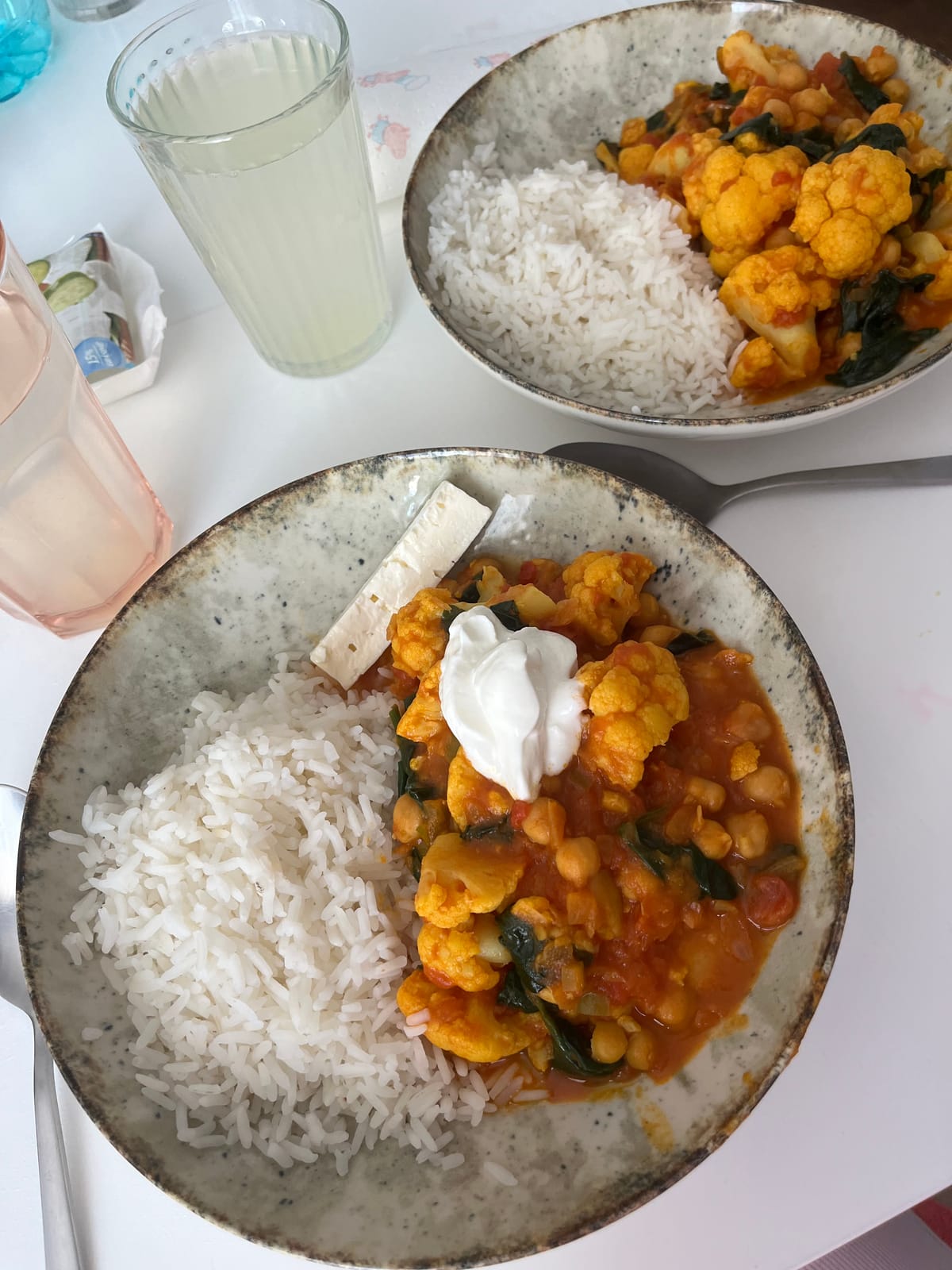 CURRY CU NĂUT ȘI CONOPIDĂ