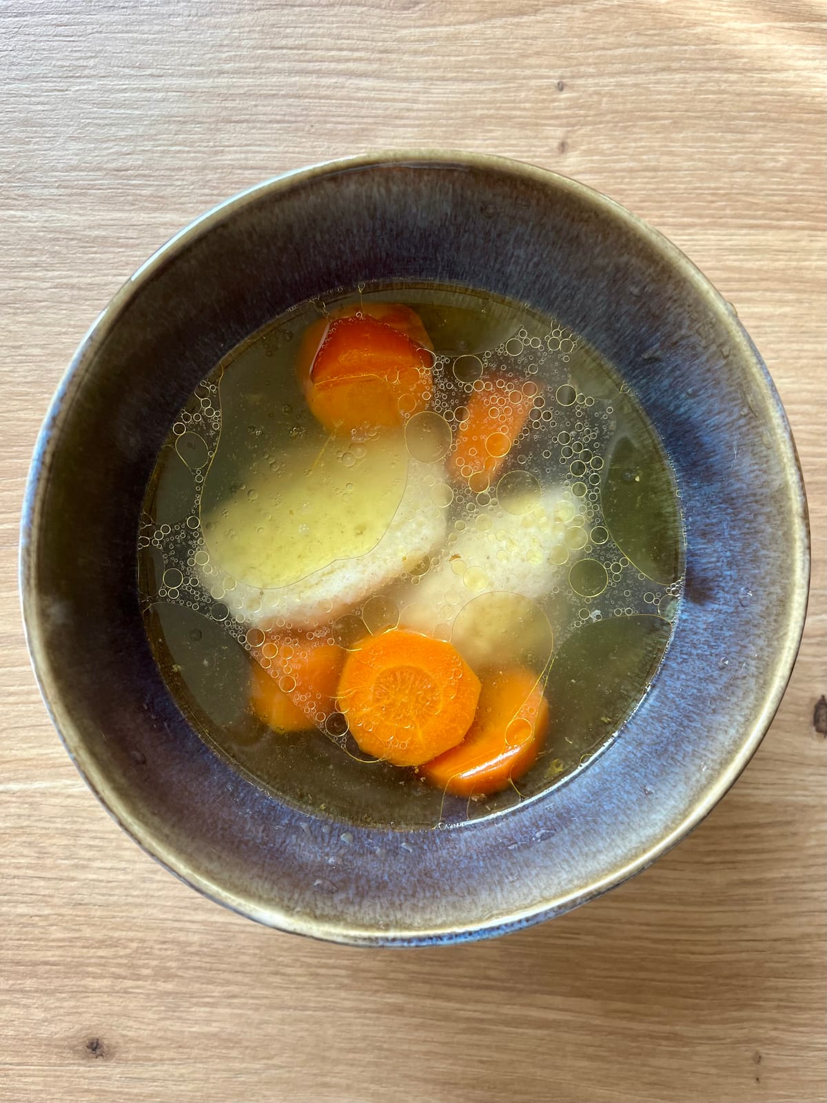 SUPĂ DE PUI CU GĂLUȘTE