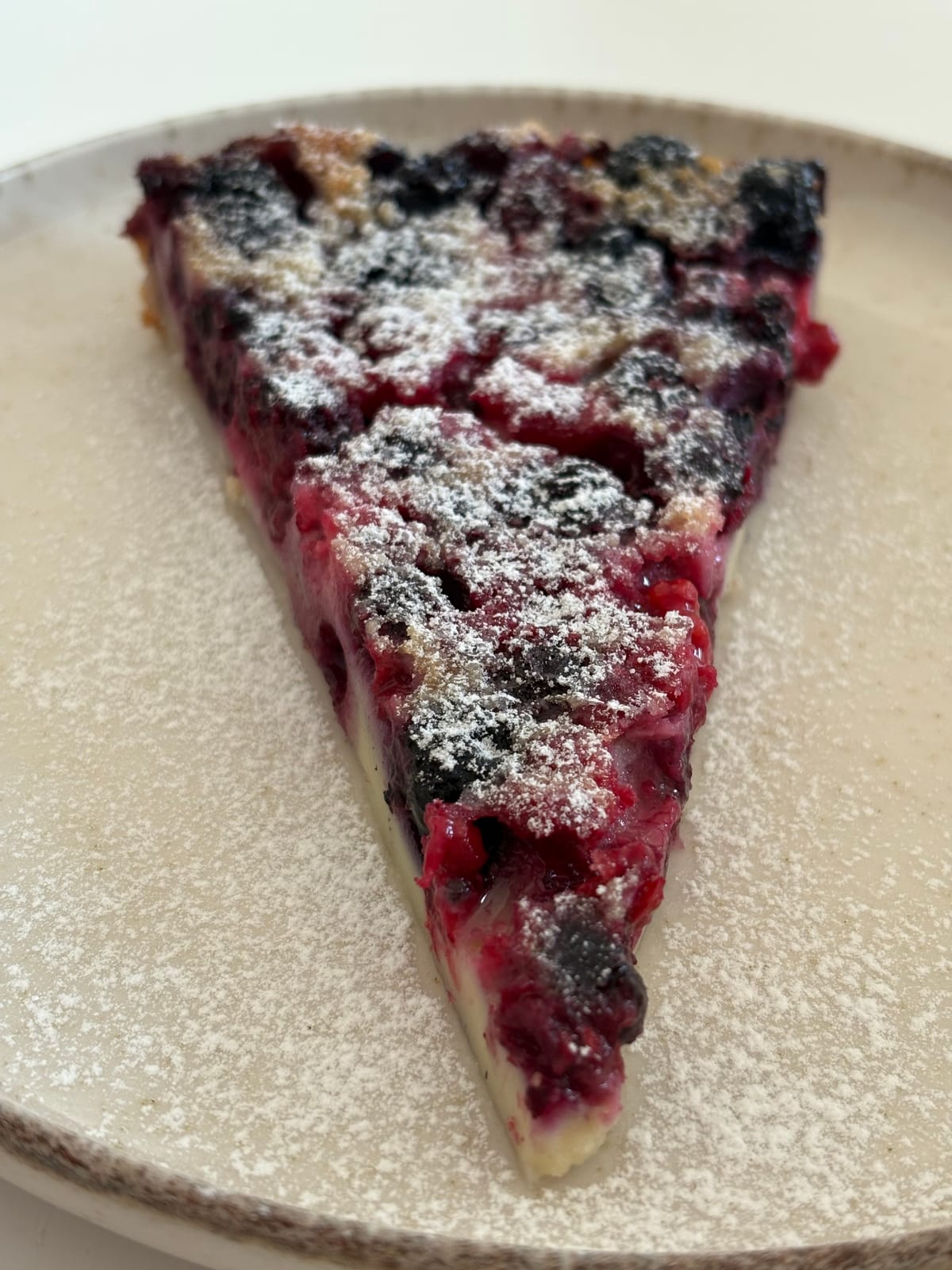 CLAFOUTIS CU FRUCTE DE PĂDURE