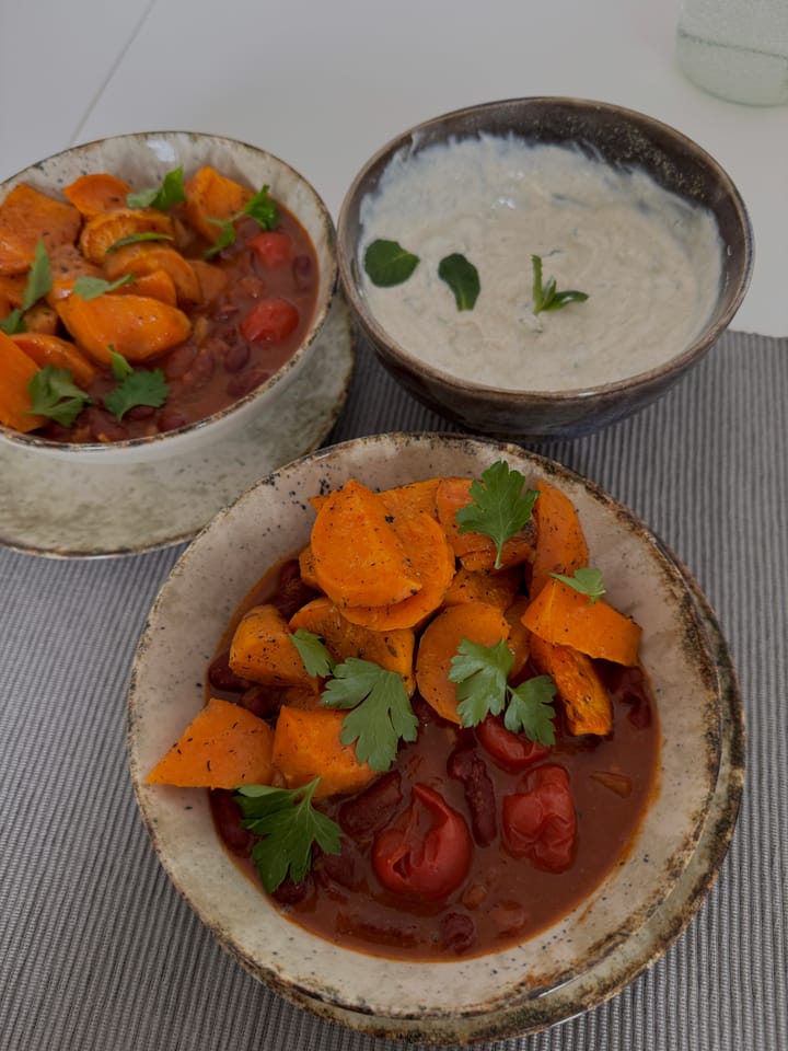 FASOLE ROȘIE ȘI CARTOFI DULCI CU DRESSING DE MENTĂ